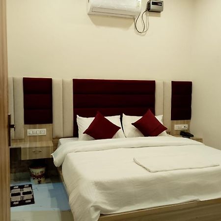 Hotel Lr Delite Inn Mathura Zewnętrze zdjęcie