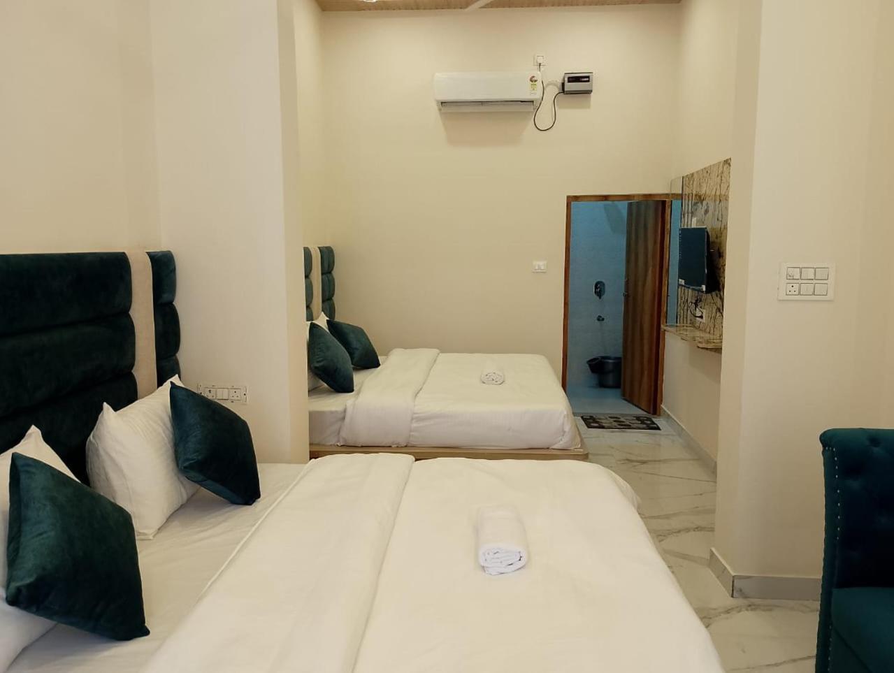 Hotel Lr Delite Inn Mathura Zewnętrze zdjęcie
