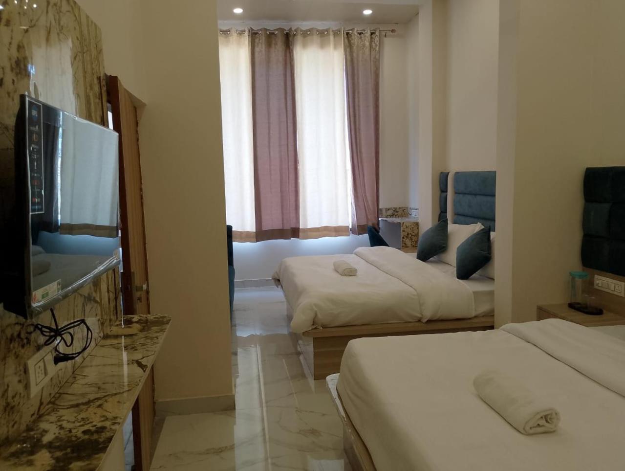 Hotel Lr Delite Inn Mathura Zewnętrze zdjęcie