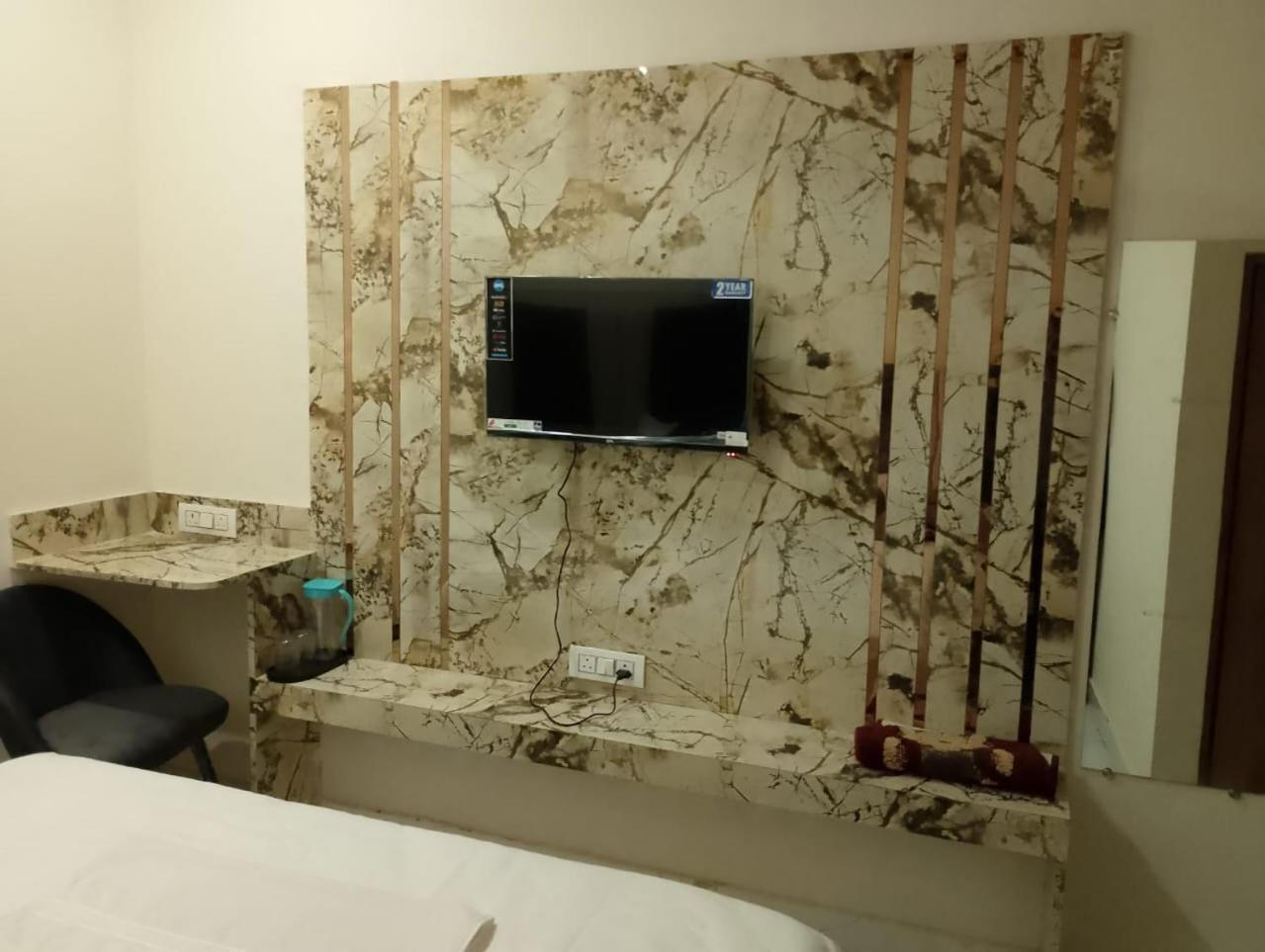 Hotel Lr Delite Inn Mathura Zewnętrze zdjęcie