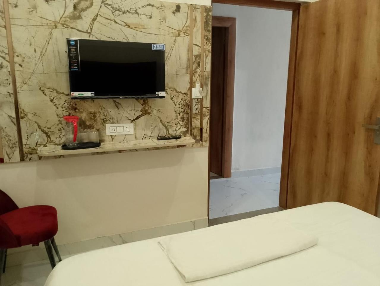 Hotel Lr Delite Inn Mathura Zewnętrze zdjęcie