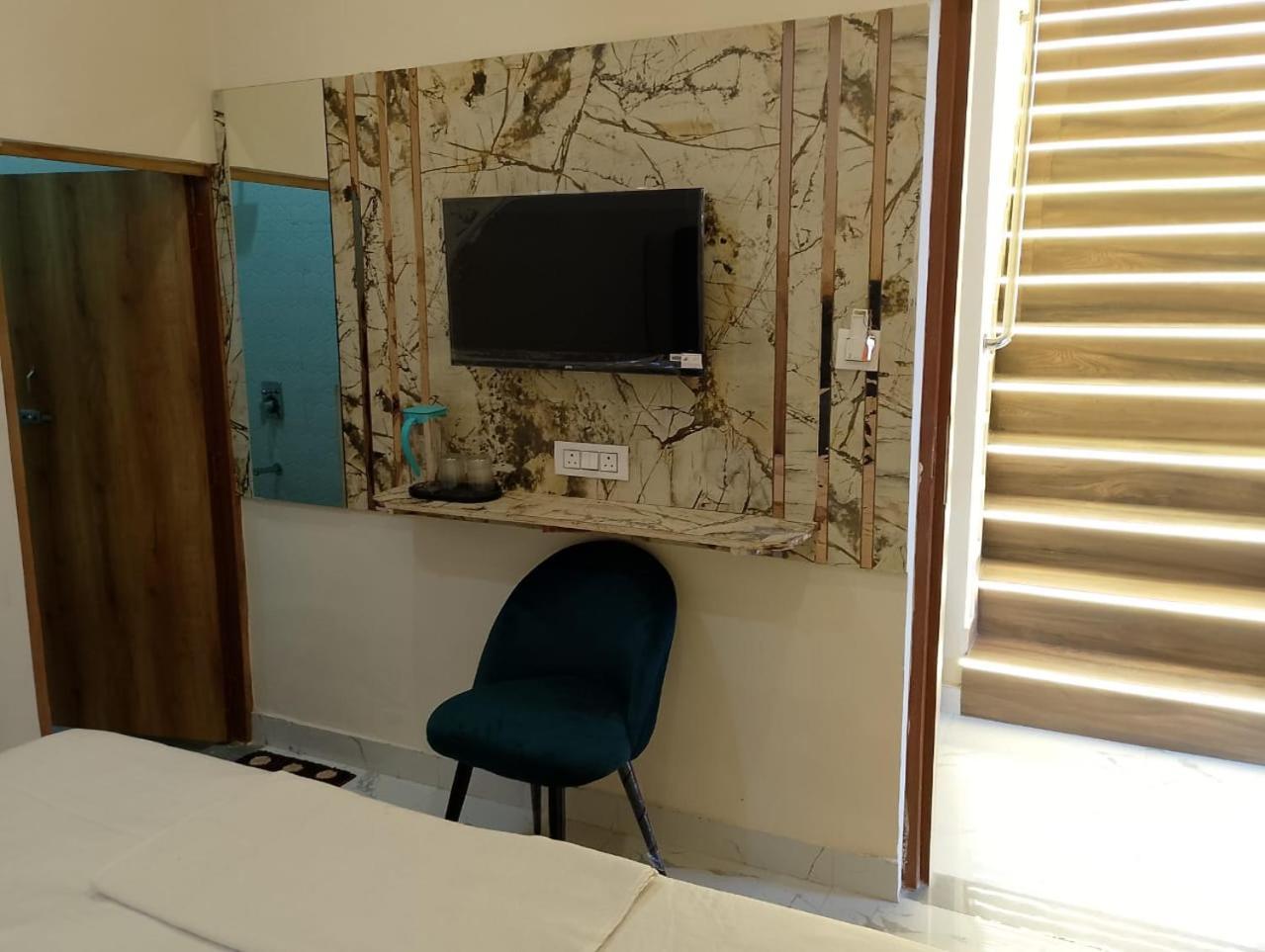 Hotel Lr Delite Inn Mathura Zewnętrze zdjęcie