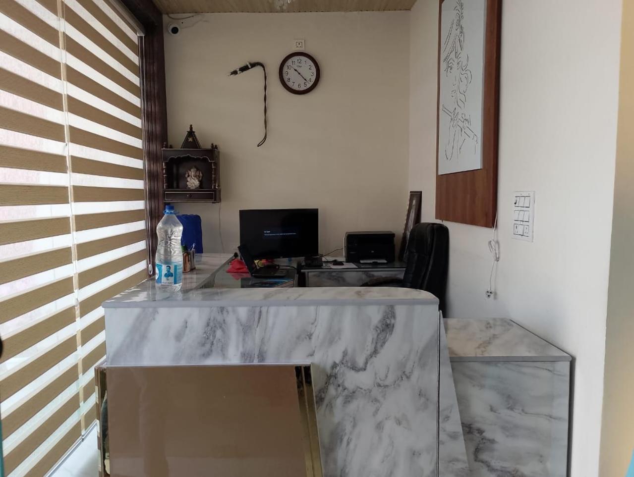 Hotel Lr Delite Inn Mathura Zewnętrze zdjęcie
